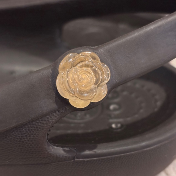 EUC Crocs Women's Jayna Slingback Ballet Flats SZ 8 w/ Flower Charm Gray Brown - Picture 4 of 11